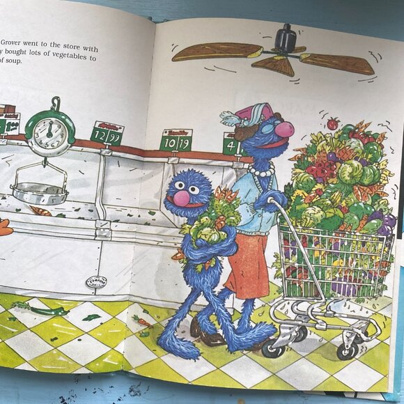 Grover The Sesame Street Book When is Saturday? - Picture 8 of 11